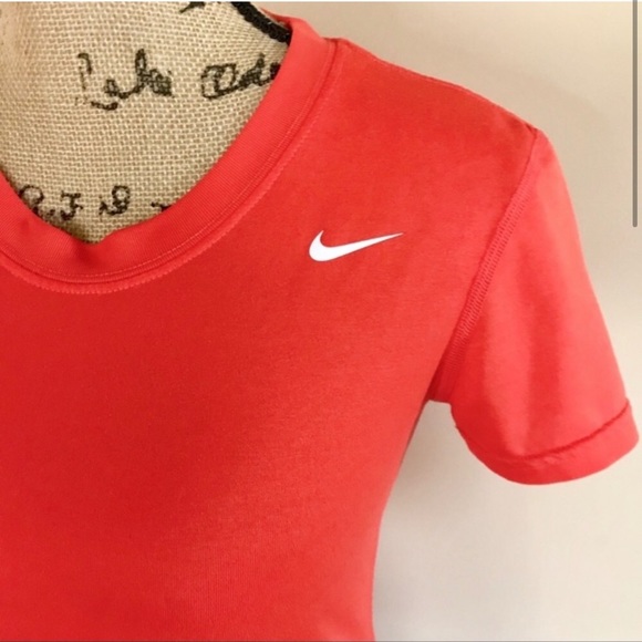 •Nike• Dri-fit tee {B2} - Picture 2 of 6